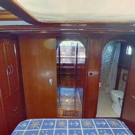 Botel Jambo Etwas Andere Am Rogoznica (Sibenik-Knin)